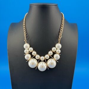NWT Necklace Gold and Pearl Statement Short